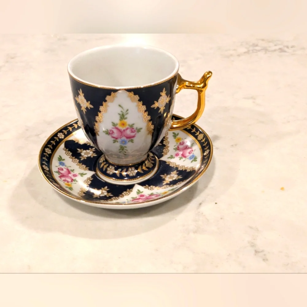 Set of 4 Vintage Pedestal 2 Teacups/Coffee and 2 Saucers Floral Design Gold Trim